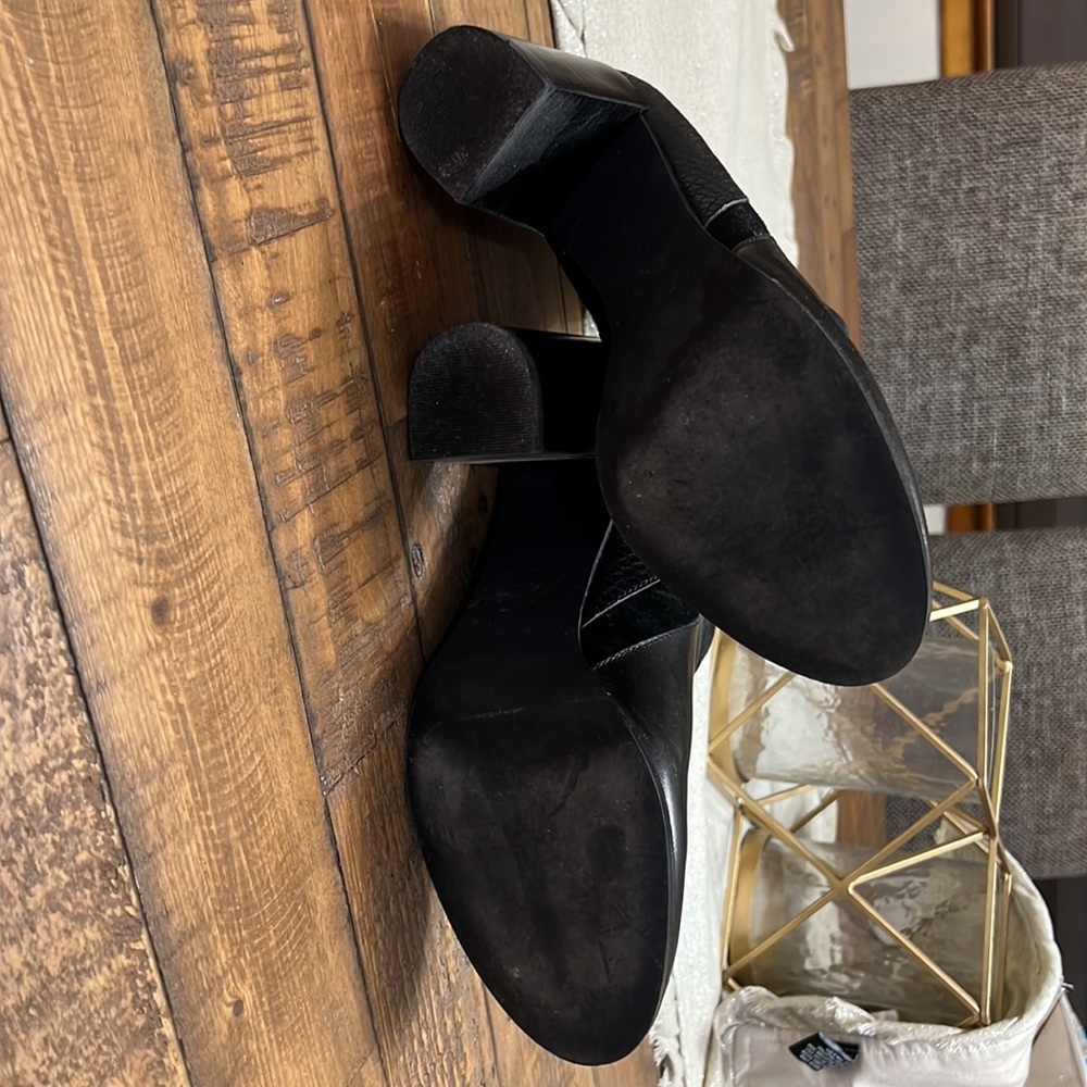 Tahari leather booties - Picture 5 of 7